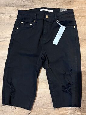 NWT Tractr Black Mid Rise Bermuda Distressed Stretch Shorts